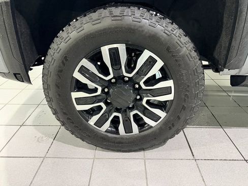 Used 2024 GMC Sierra 2500 AT4 w/ AT4 Premium Plus Package image 9