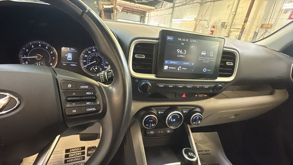 Used 2022 Hyundai Venue SEL w/ Cargo Package FWD image 15
