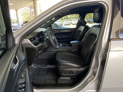 Used 2024 Jeep Grand Cherokee L Altitude AWD/4WD image 33