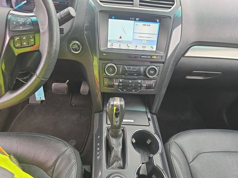 Used 2018 Ford Explorer XLT w/ Equipment Group 202A AWD/4WD image 13