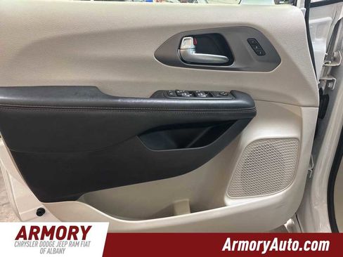 Used 2020 Chrysler Pacifica Touring-L Plus image 7