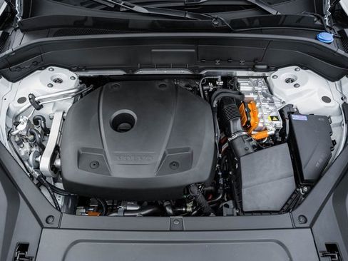 New 2025 Volvo XC90 T8 Ultra w/ Protection Package Premier image 17