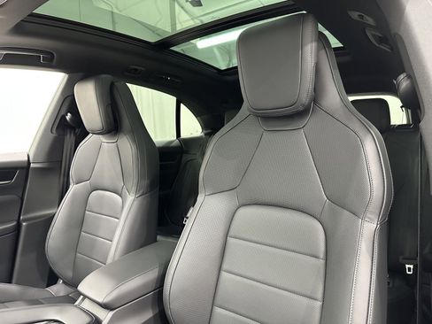 Certified 2025 Porsche Macan Electric image 5