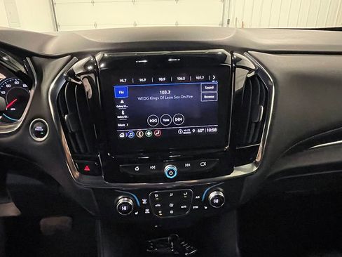 Used 2023 Chevrolet Traverse LT image 40