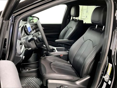 New 2026 Chrysler Pacifica Select image 25