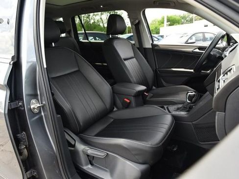 Certified 2024 Volkswagen Tiguan SE w/ Panoramic Sunroof Package image 20