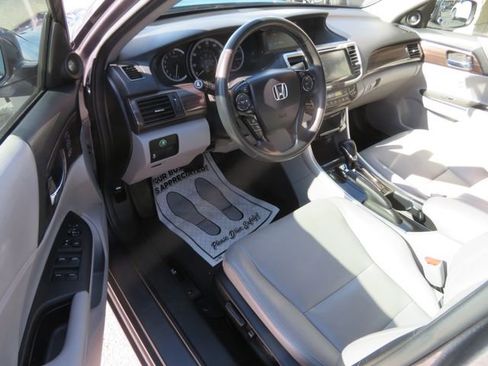 Used 2017 Honda Accord EX-L image 22