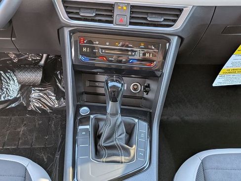 New 2026 Volkswagen Taos SE FWD image 19