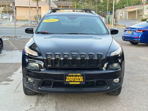 Used 2016 Jeep Cherokee Latitude FWD image 3