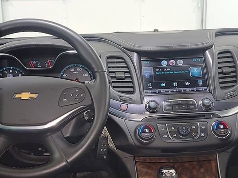 Used 2015 Chevrolet Impala LT w/ Convenience Package image 16