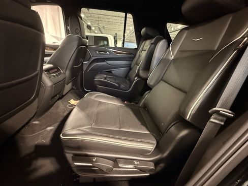 Used 2023 Cadillac Escalade Premium Luxury image 11
