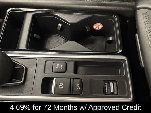 Used 2025 Nissan Pathfinder SV FWD image 28