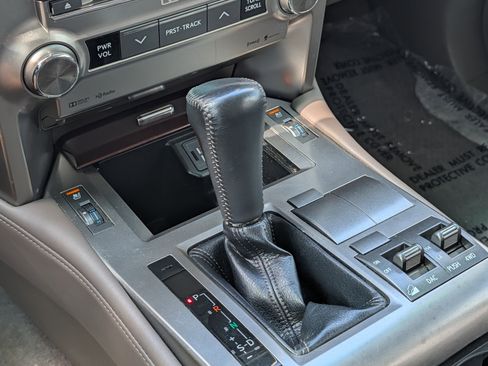 Used 2018 Lexus GX 460 Premium w/ Premium Package AWD/4WD image 31