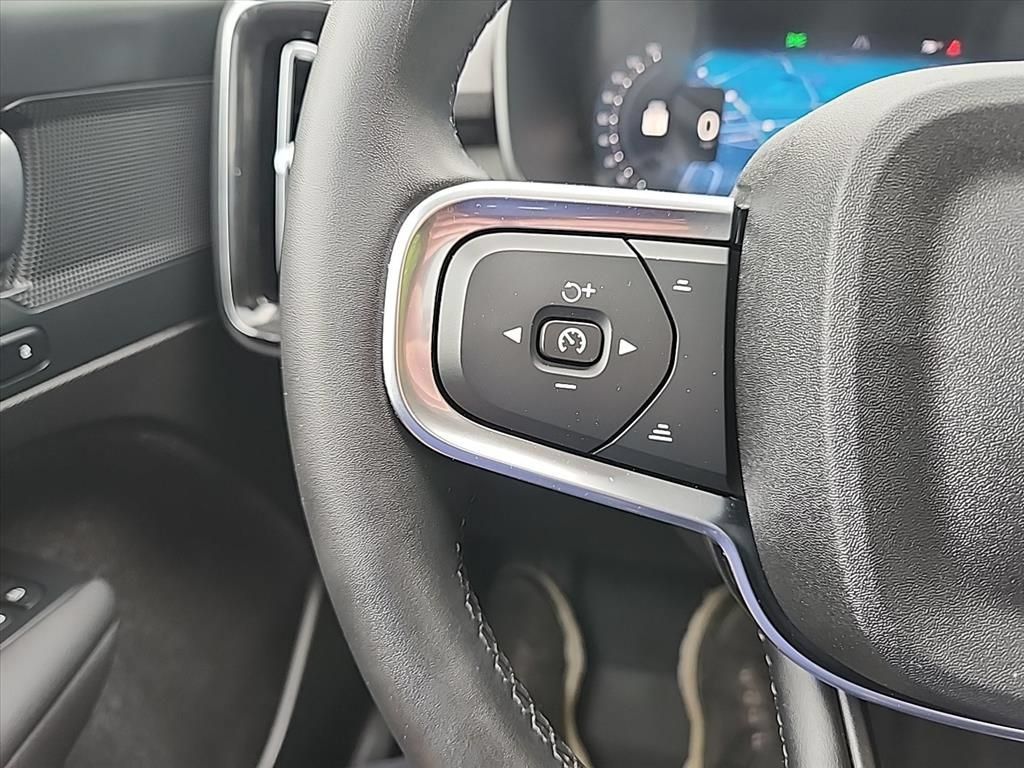 Certified 2026 Volvo XC40 B5 Plus AWD/4WD image 13