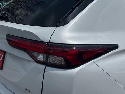 Used 2024 Mitsubishi Outlander SE AWD/4WD image 13
