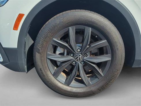 Used 2024 Volkswagen Tiguan SE FWD image 15