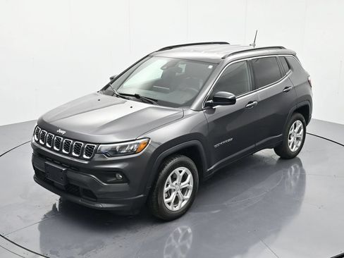 Used 2024 Jeep Compass Latitude AWD/4WD image 27