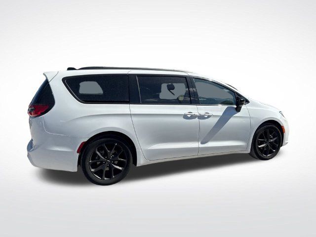 Used 2025 Chrysler Pacifica Limited FWD image 6