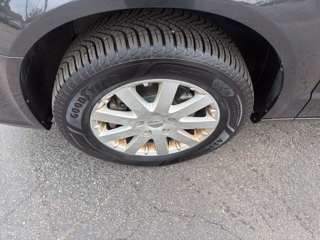 Used 2015 Chrysler Town & Country Touring FWD image 11