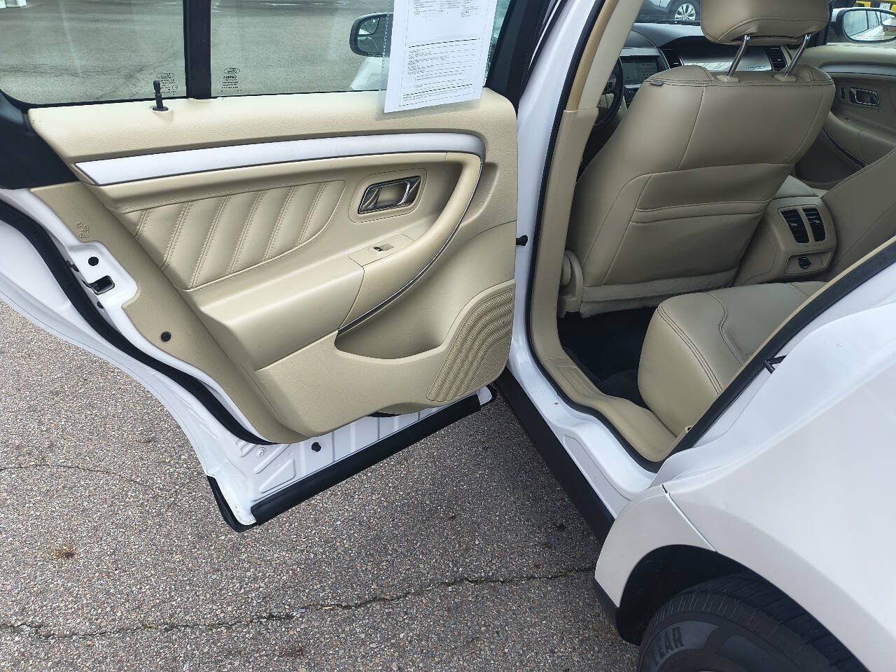 Used 2018 Ford Taurus SEL w/ Equipment Group 201A FWD image 12