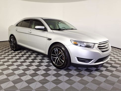 Used 2016 Ford Taurus SEL FWD image 3