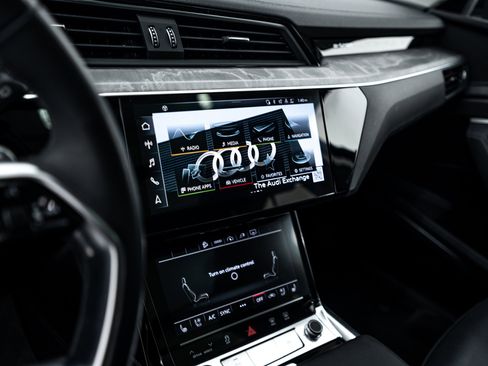 Certified 2024 Audi Q8 e-tron Premium Plus w/ Premium Plus Package AWD/4WD image 12