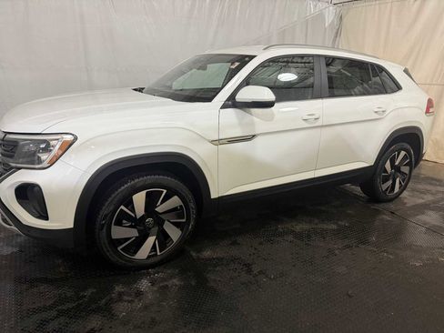 Certified 2024 Volkswagen Atlas Cross Sport SE image 2