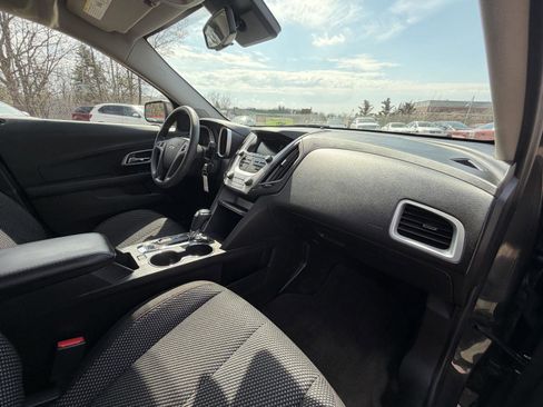 Used 2017 Chevrolet Equinox LS image 31