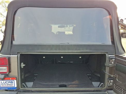 Used 2018 Jeep Wrangler Unlimited Sport S image 31