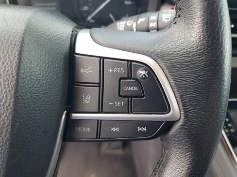 Used 2024 Toyota Sienna XLE FWD image 20