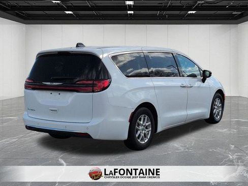 Certified 2024 Chrysler Pacifica Touring-L image 5