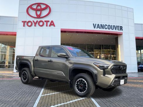 Certified 2025 Toyota Tacoma TRD Off-Road AWD/4WD image 1