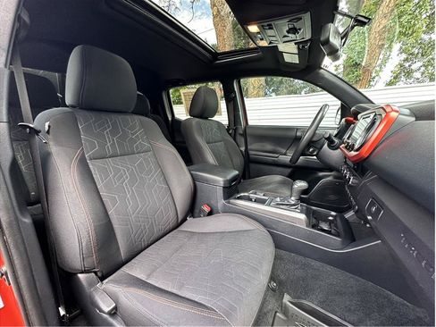 Used 2016 Toyota Tacoma TRD Off-Road AWD/4WD image 15