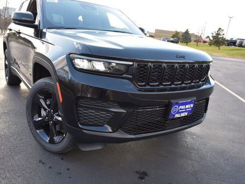 New 2025 Jeep Grand Cherokee Altitude AWD/4WD image 2