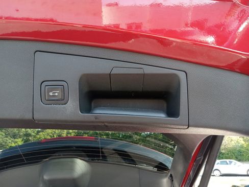 Certified 2023 Cadillac XT4 Sport w/ LPO, Onyx Lite Package image 13