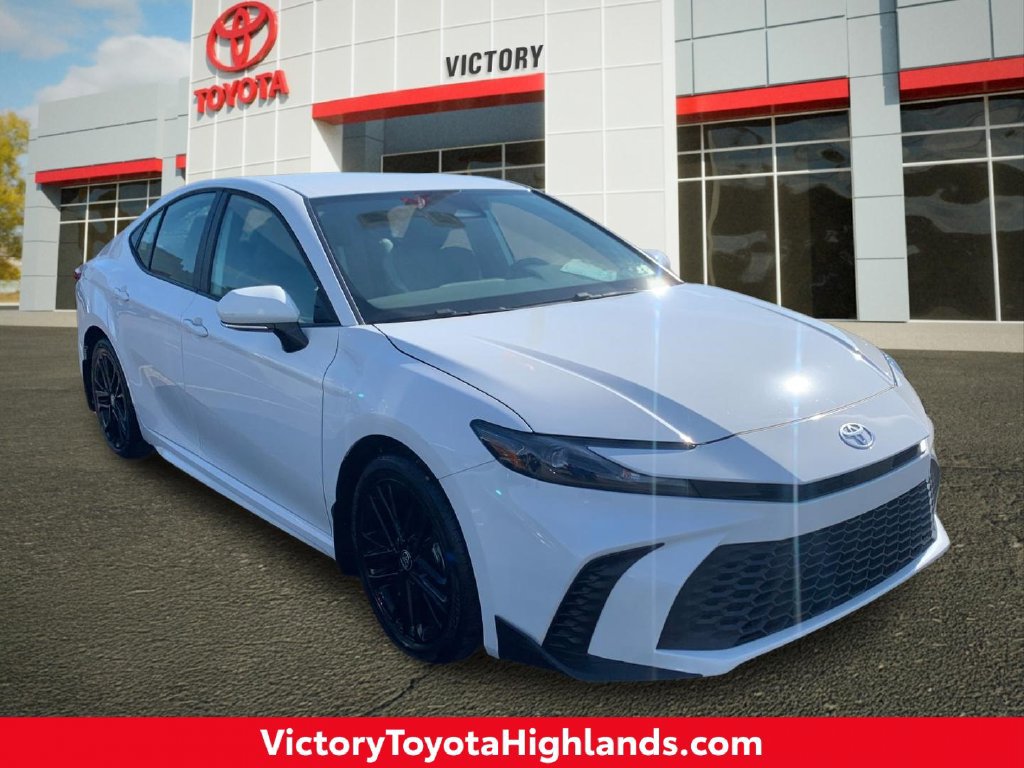 Used 2025 Toyota Camry SE w/ Convenience Package FWD image 1