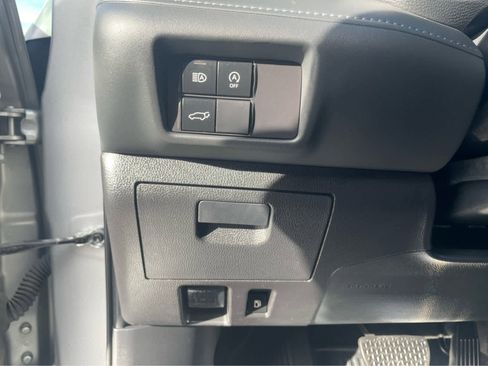 Used 2023 Toyota Highlander XLE image 13