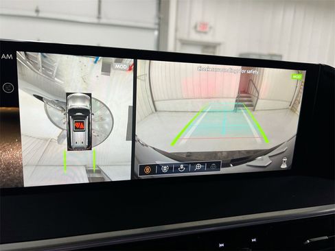 Used 2025 INFINITI QX80 Sensory image 16