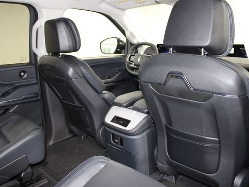New 2026 Lincoln Navigator L Premier AWD/4WD image 35
