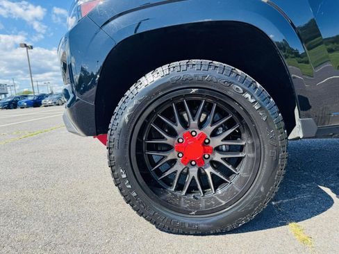 Used 2023 Chevrolet Colorado Z71 image 37