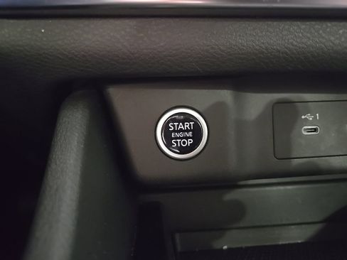 Used 2023 Nissan Rogue SV image 14