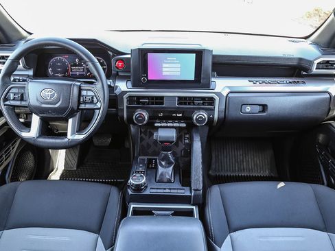 Certified 2025 Toyota Tacoma TRD Off-Road AWD/4WD image 16
