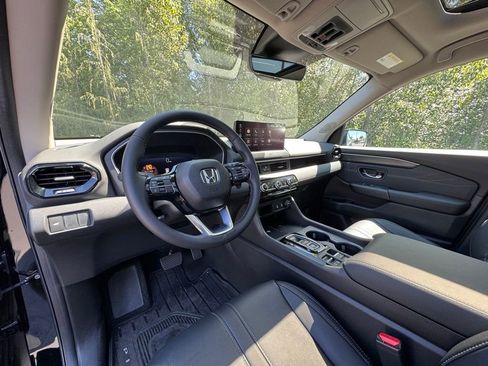 Certified 2026 Honda Pilot Touring image 7