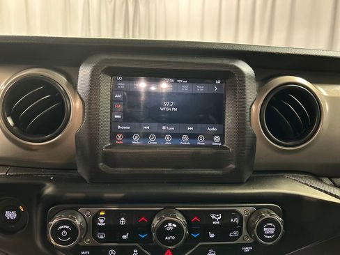 Used 2021 Jeep Gladiator Sport image 17