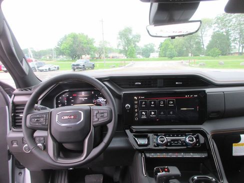 New 2026 GMC Sierra 1500 AT4 w/ AT4 Premium Package AWD/4WD image 17