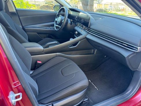 Used 2024 Hyundai Elantra SEL image 17