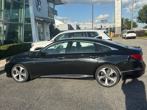 Used 2018 Honda Accord Touring image 6