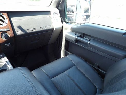 Used 2012 Ford F350 Lariat w/ Chrome Pkg image 19