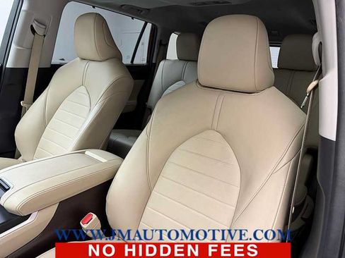 Used 2021 Toyota Highlander XLE AWD/4WD image 14