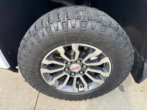 Used 2020 GMC Sierra 1500 AT4 w/ AT4 Premium Package AWD/4WD image 6